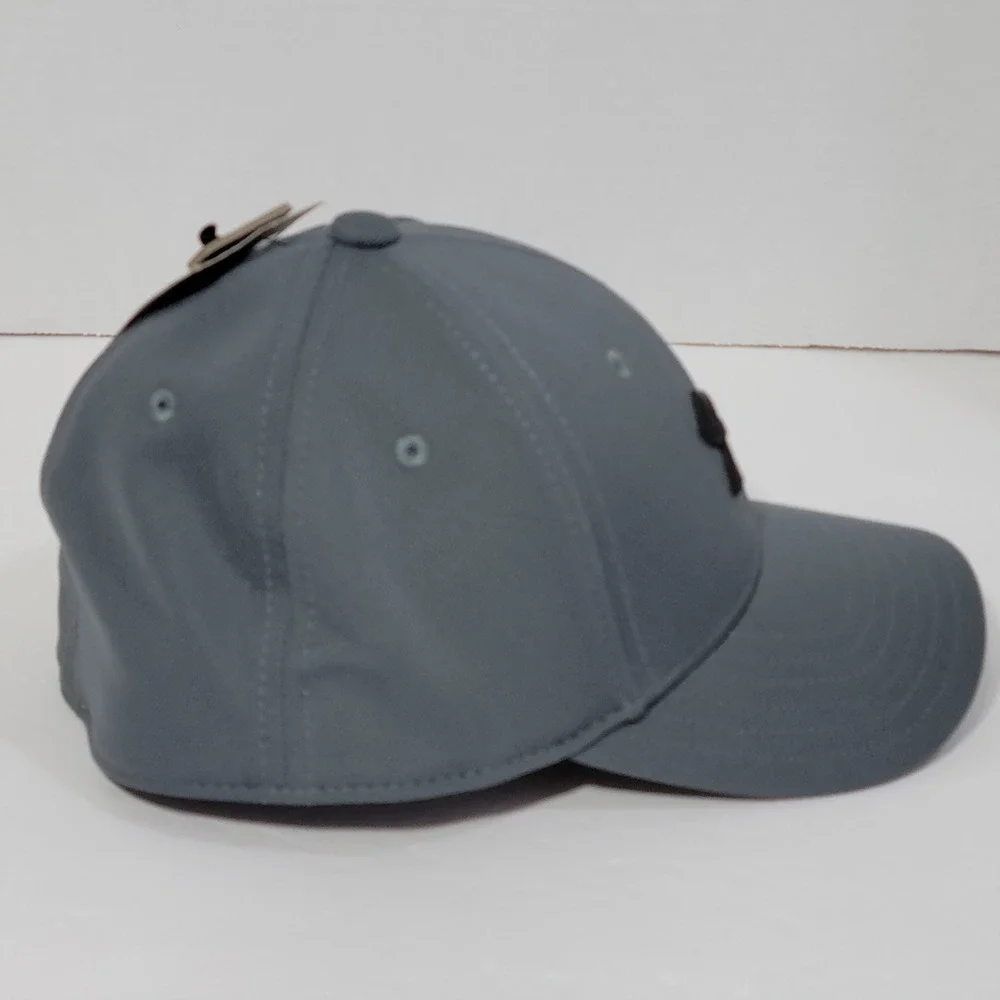 Under Armour Blitzing Hat Boys YSM-YMD Fitted Grey Black A-Flex Stretch Sports